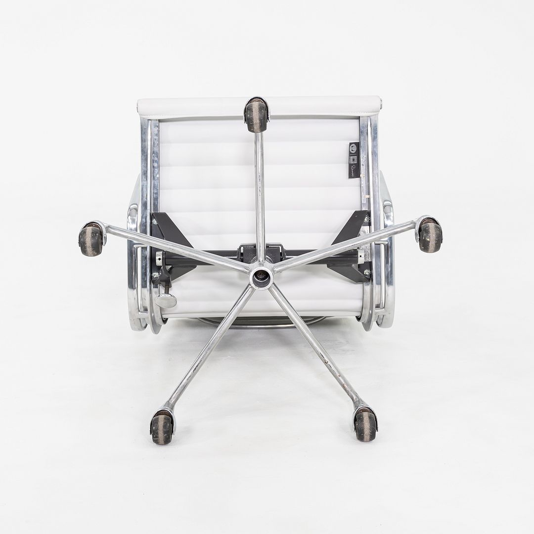 Eames Aluminum Group Management Chair, Model EA335