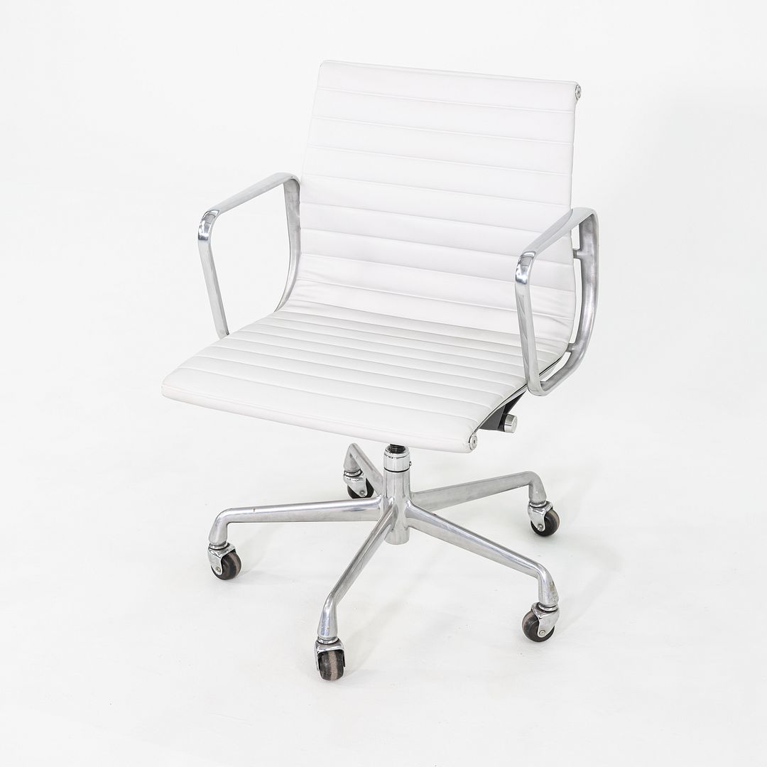 Eames Aluminum Group Management Chair, Model EA335