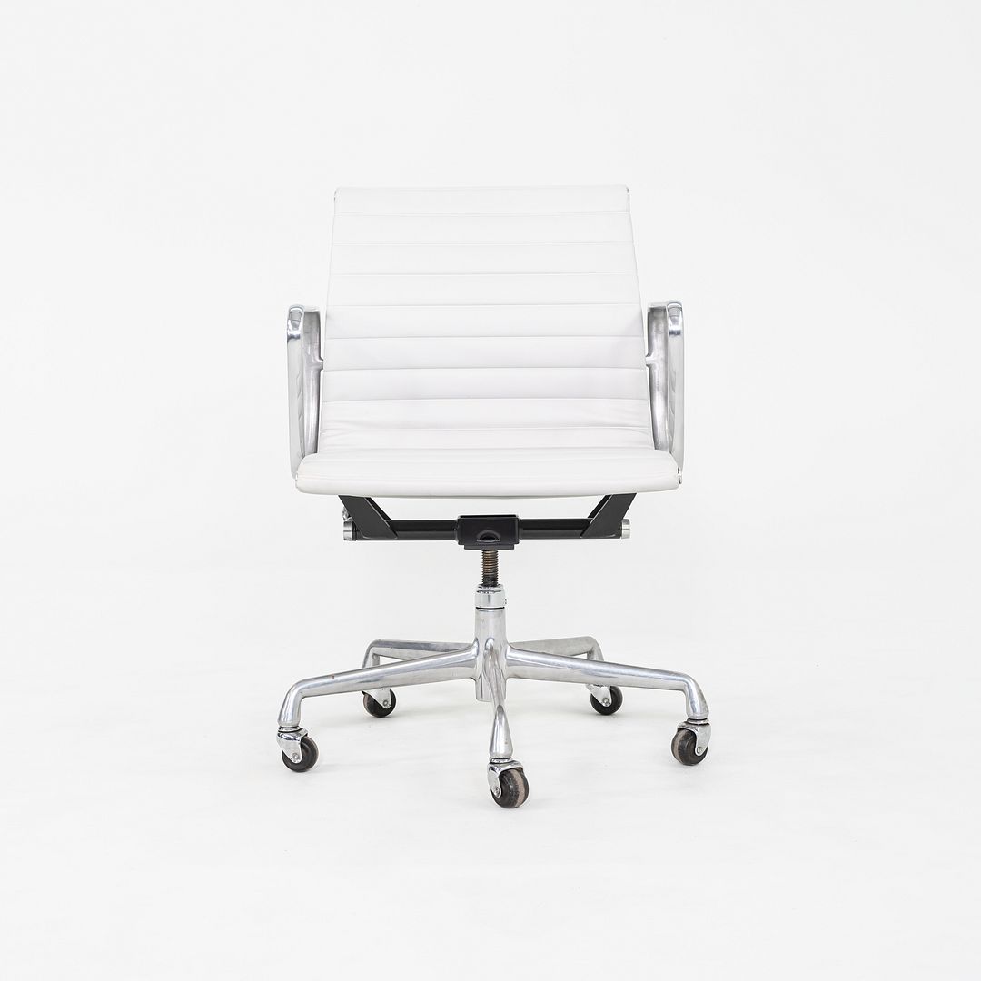 Eames Aluminum Group Management Chair, Model EA335