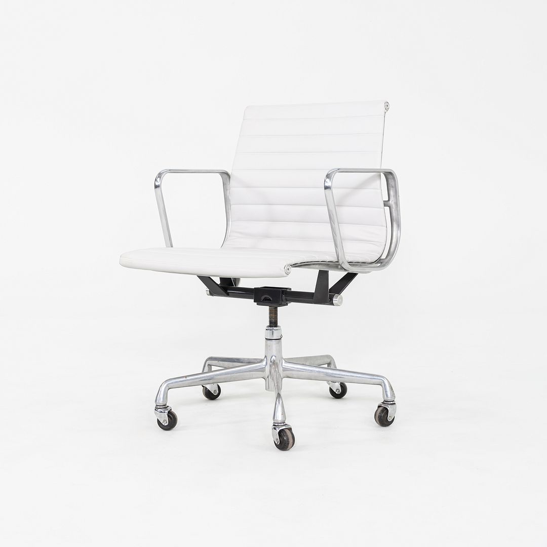 Eames Aluminum Group Management Chair, Model EA335