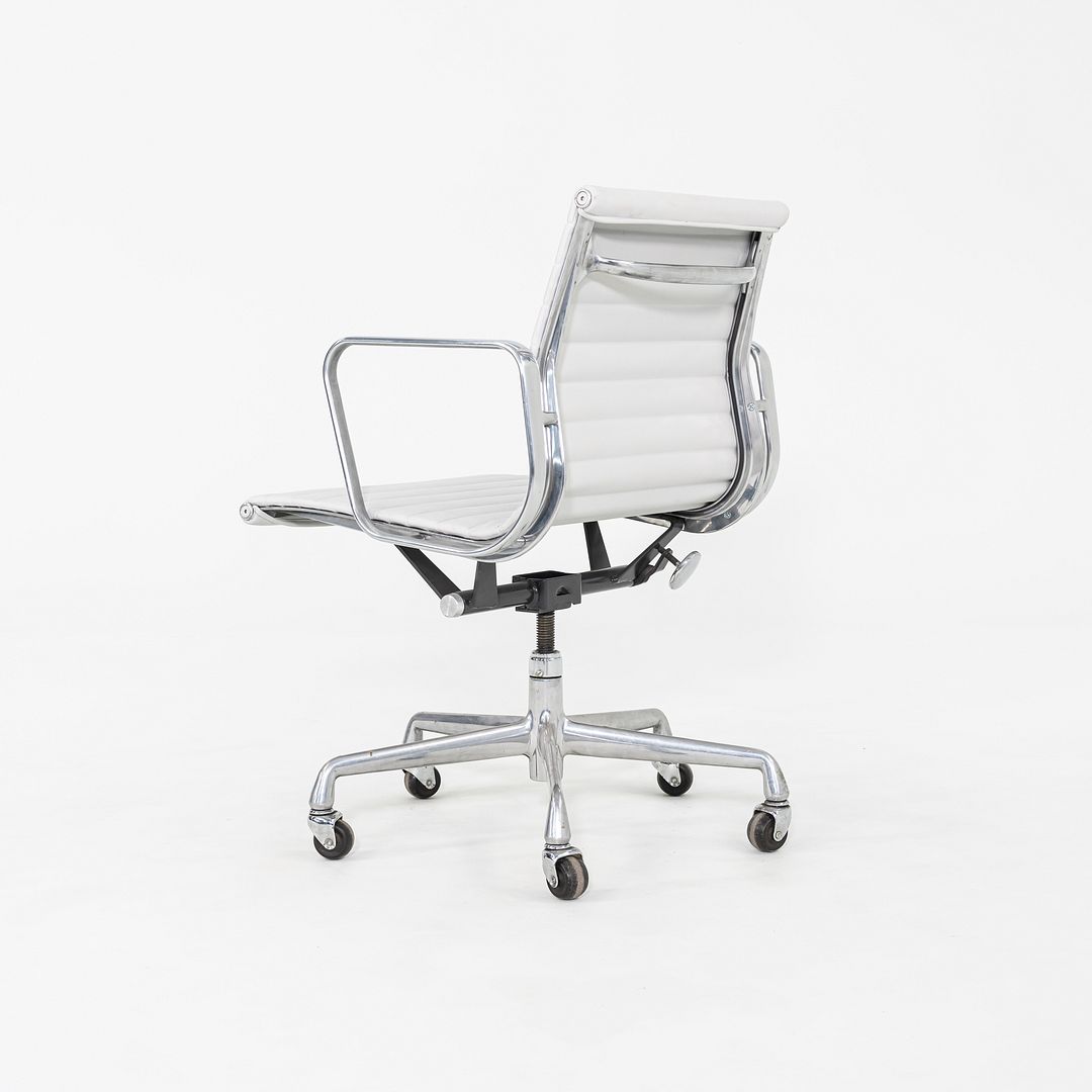 Eames Aluminum Group Management Chair, Model EA335