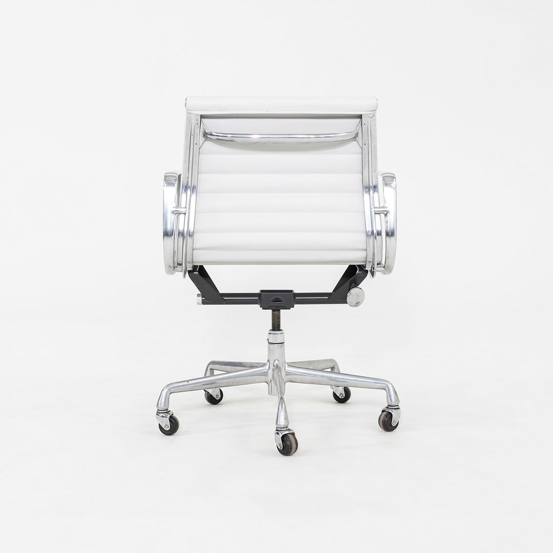 Eames Aluminum Group Management Chair, Model EA335