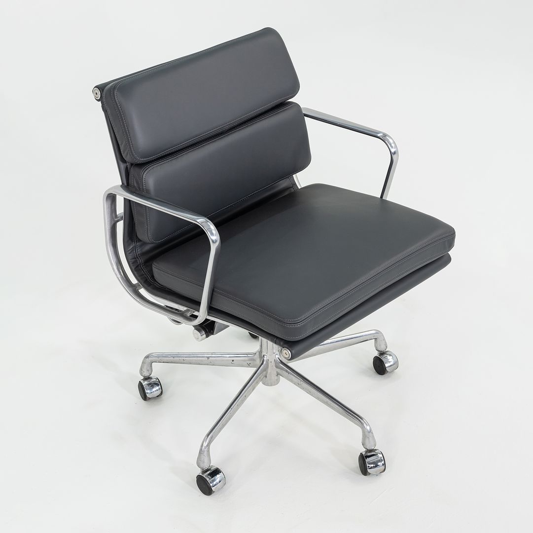 Eames Soft Pad Management Chair, EA435
