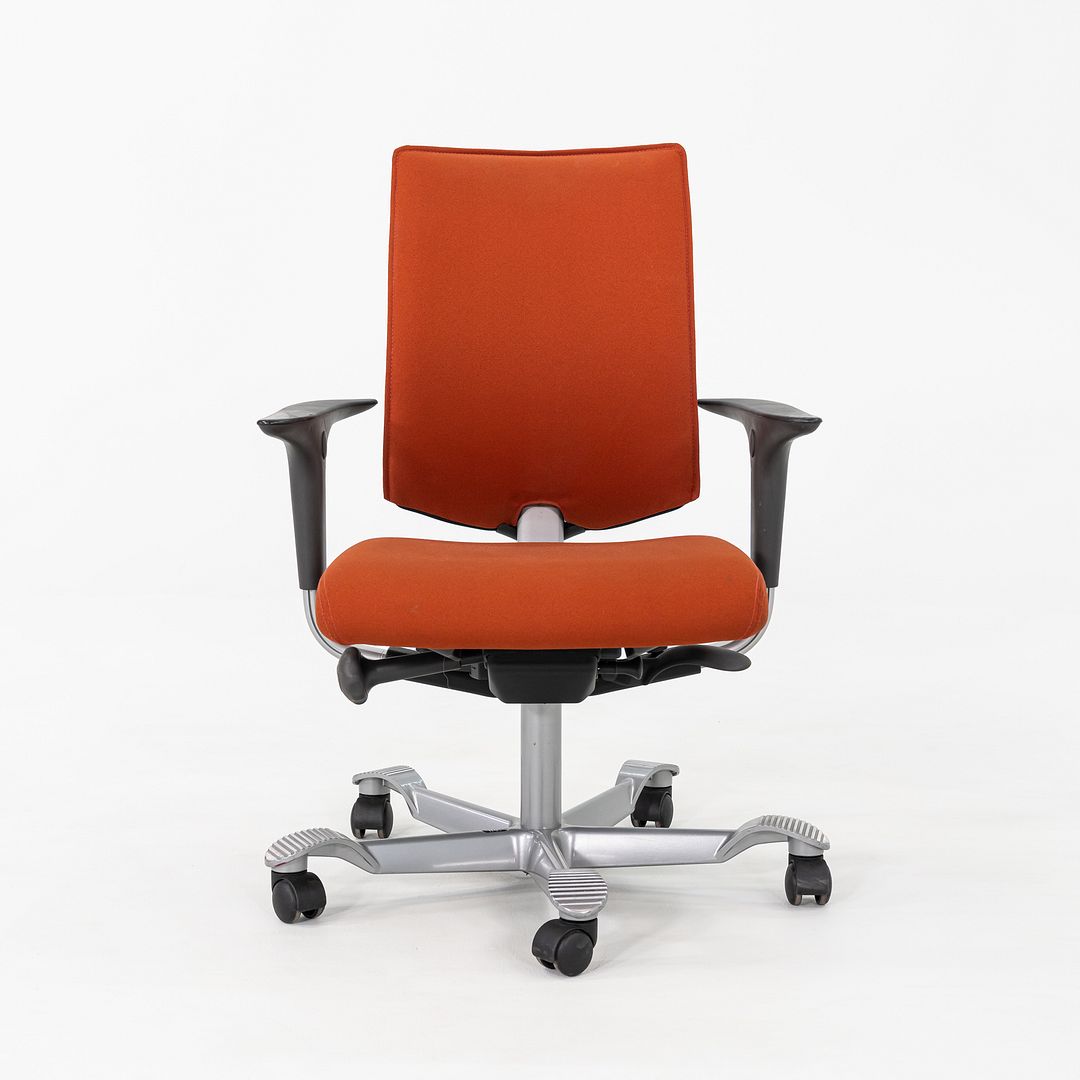 H05 Desk Chair