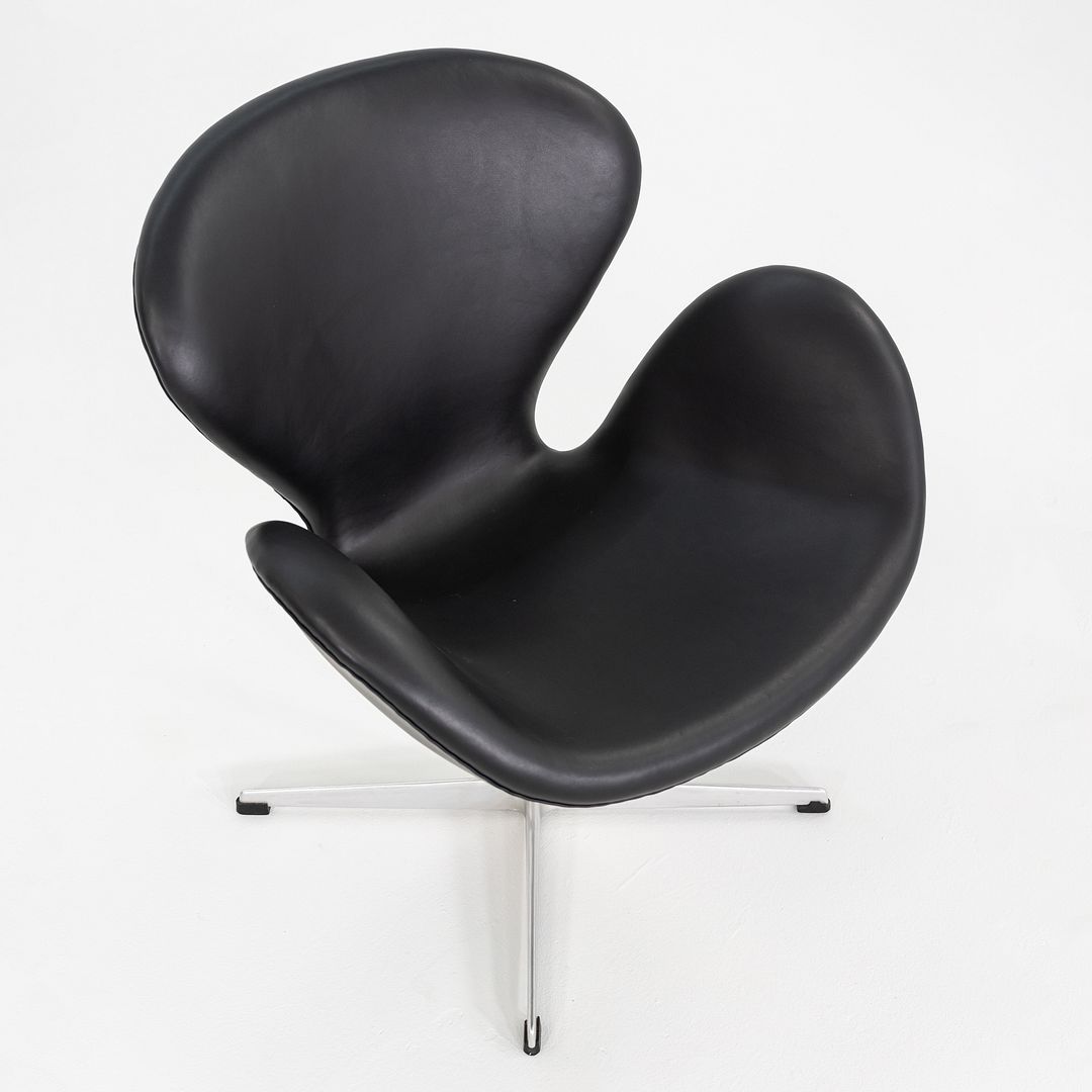 Swan Chair, Model 3320