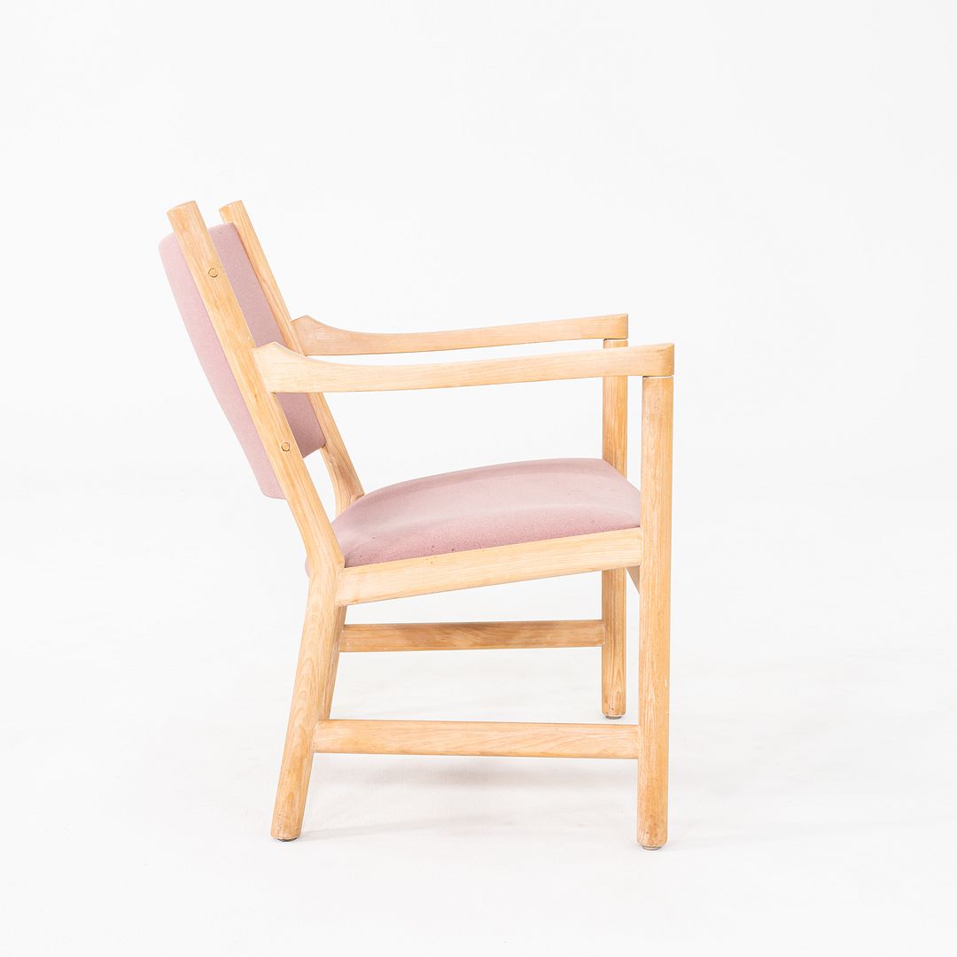CH-52 Lounge Chair