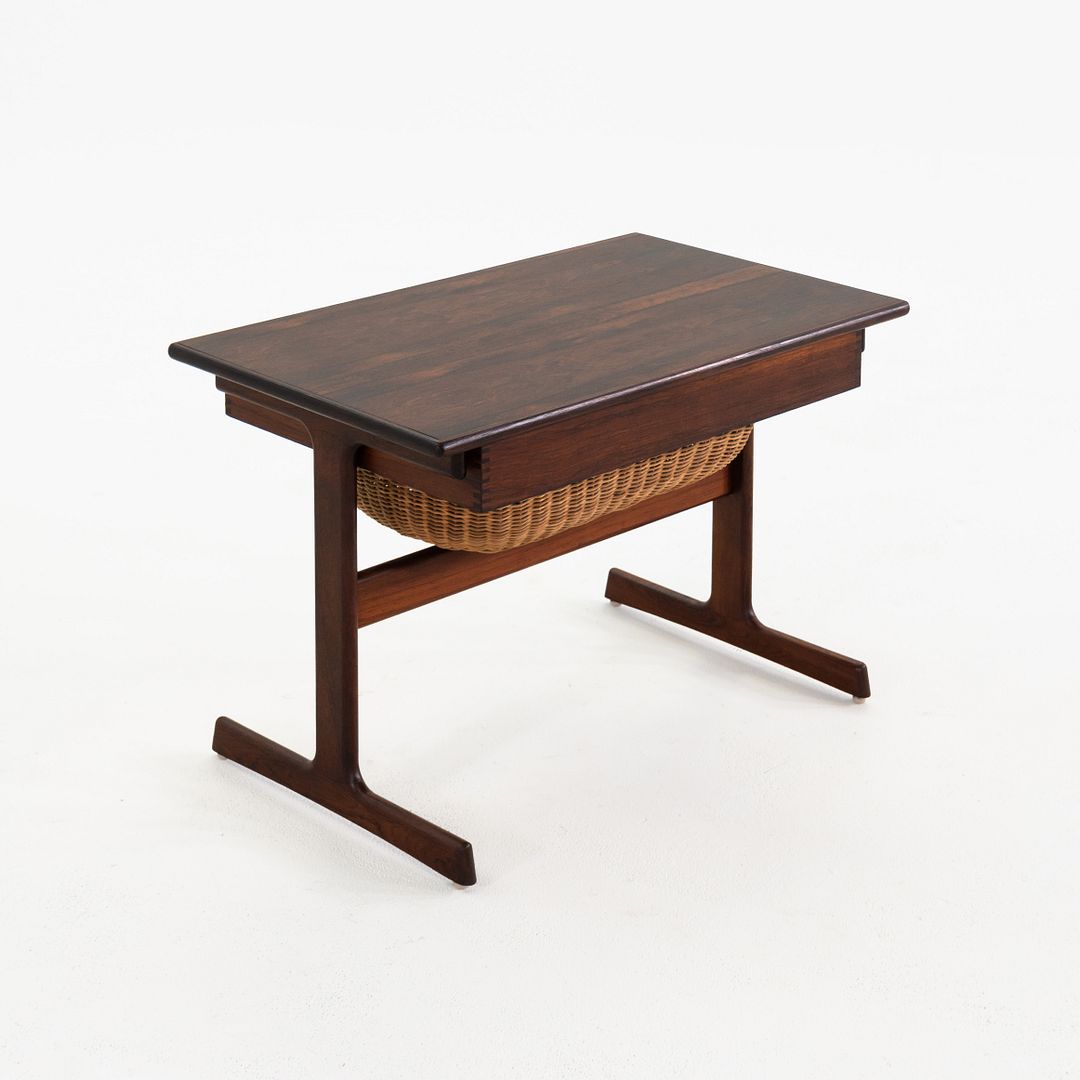 Sewing Stand, Model VM 144
