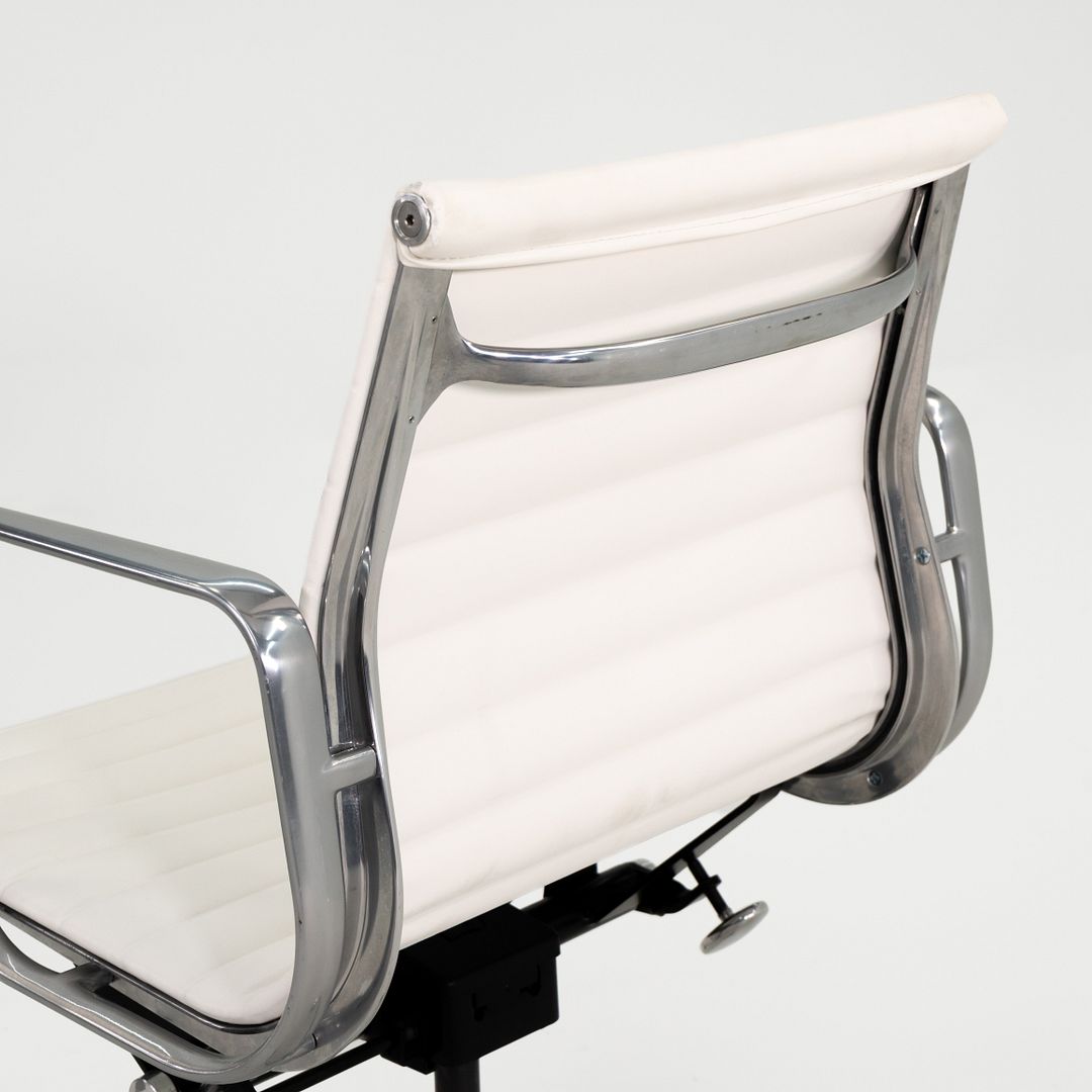 Aluminum Group Management Desk Chair, Model EA335