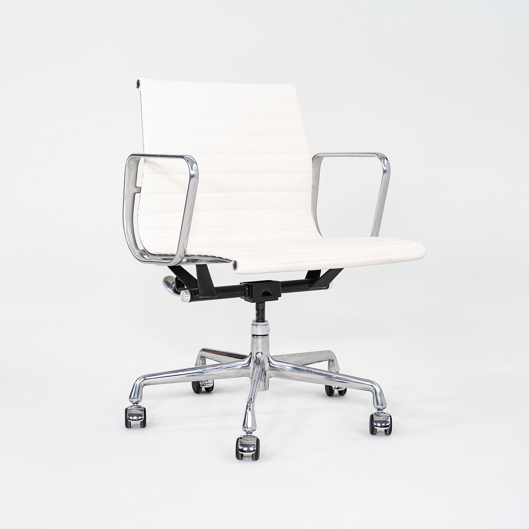 Aluminum Group Management Desk Chair, EA335