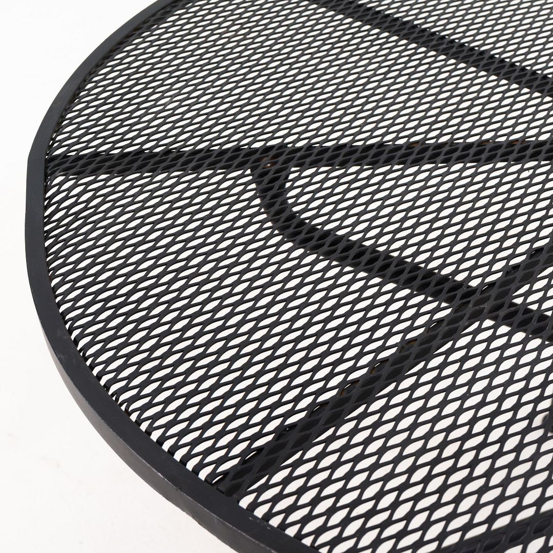 Sculptura Round Dining Table