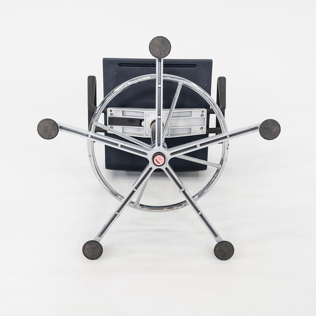 .04 Drafting Stool