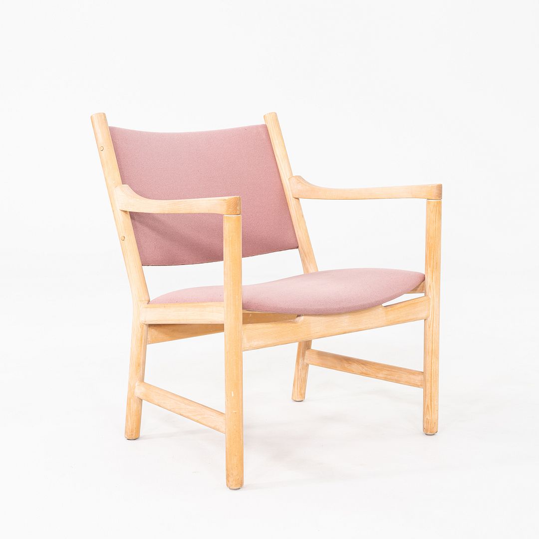 CH-52 Lounge Chair