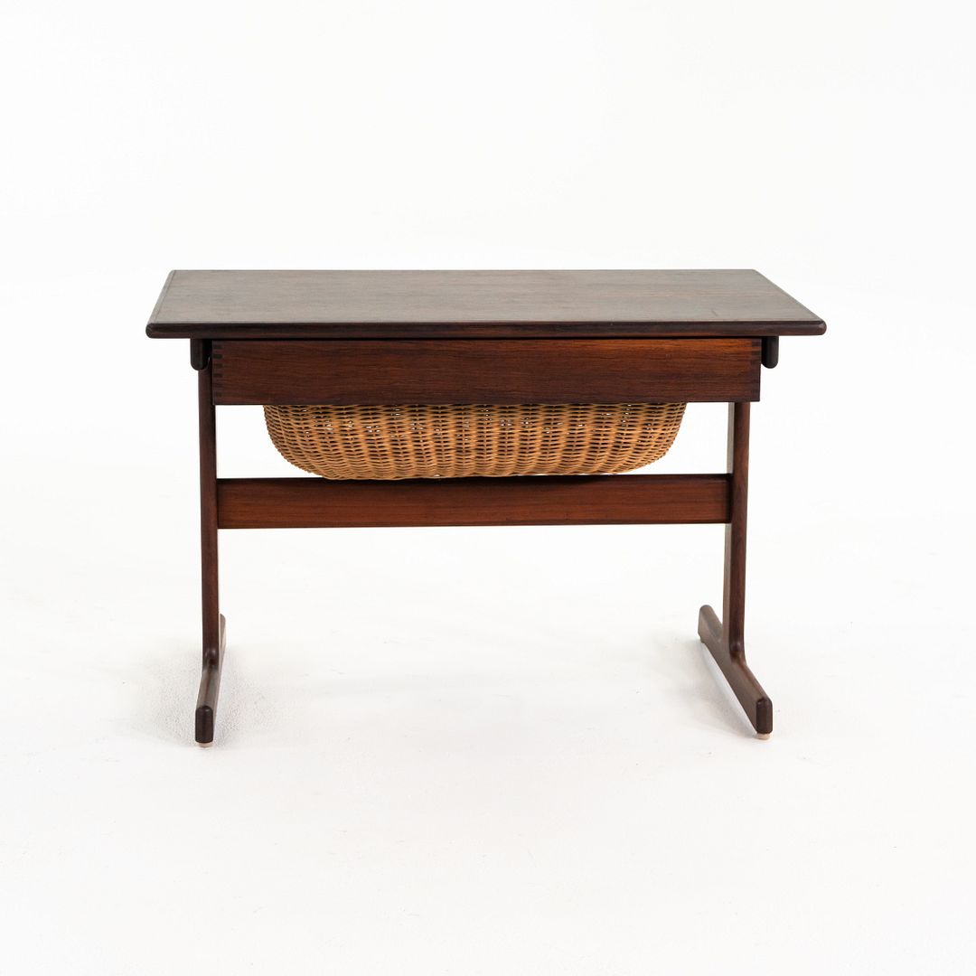 Sewing Stand, Model VM 144