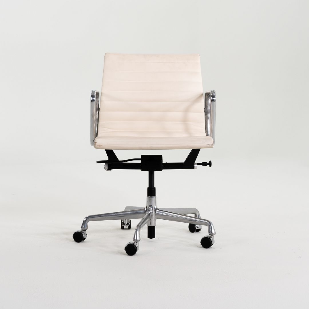 Aluminum Group Management Desk Chair, Model EA335