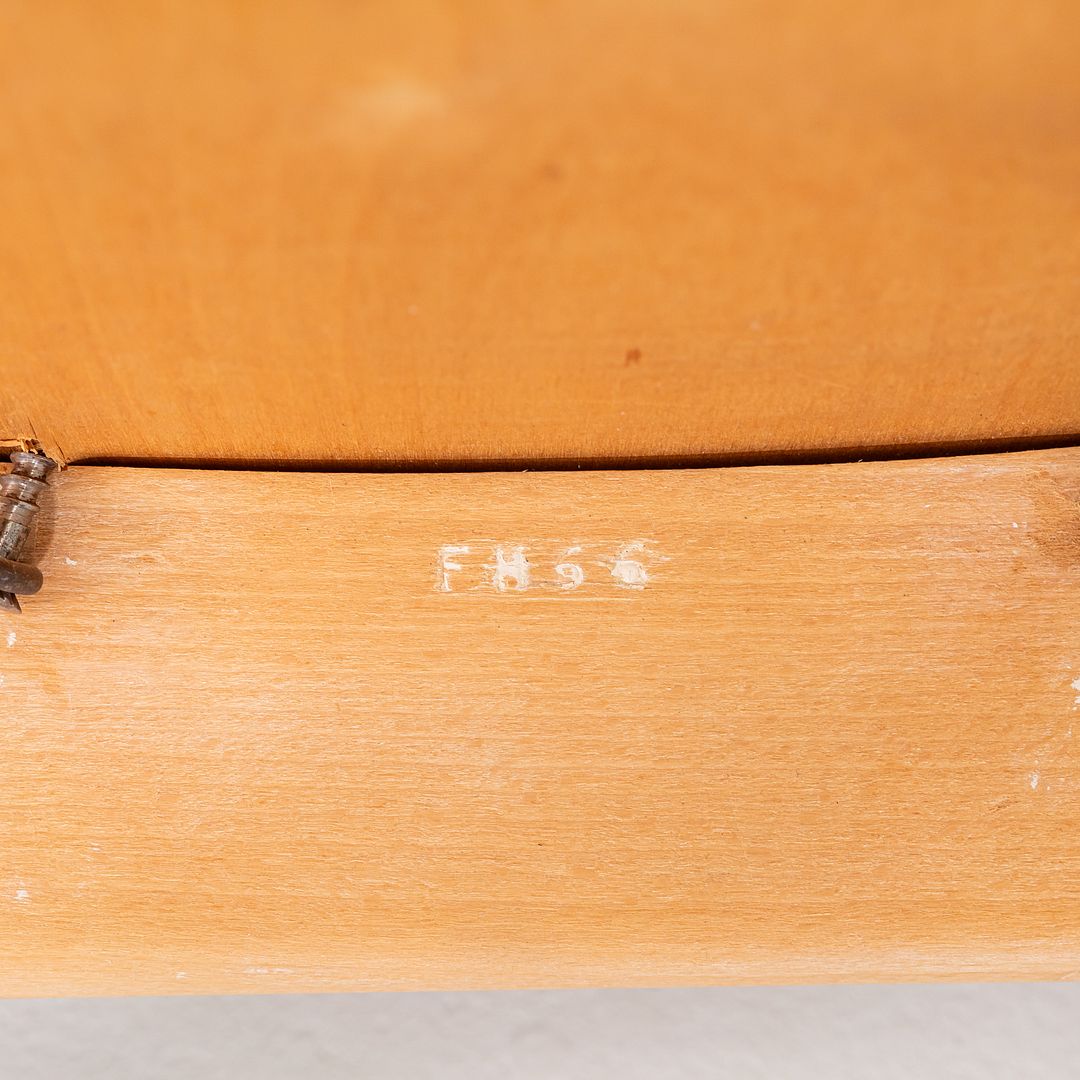 CH-52 Lounge Chair