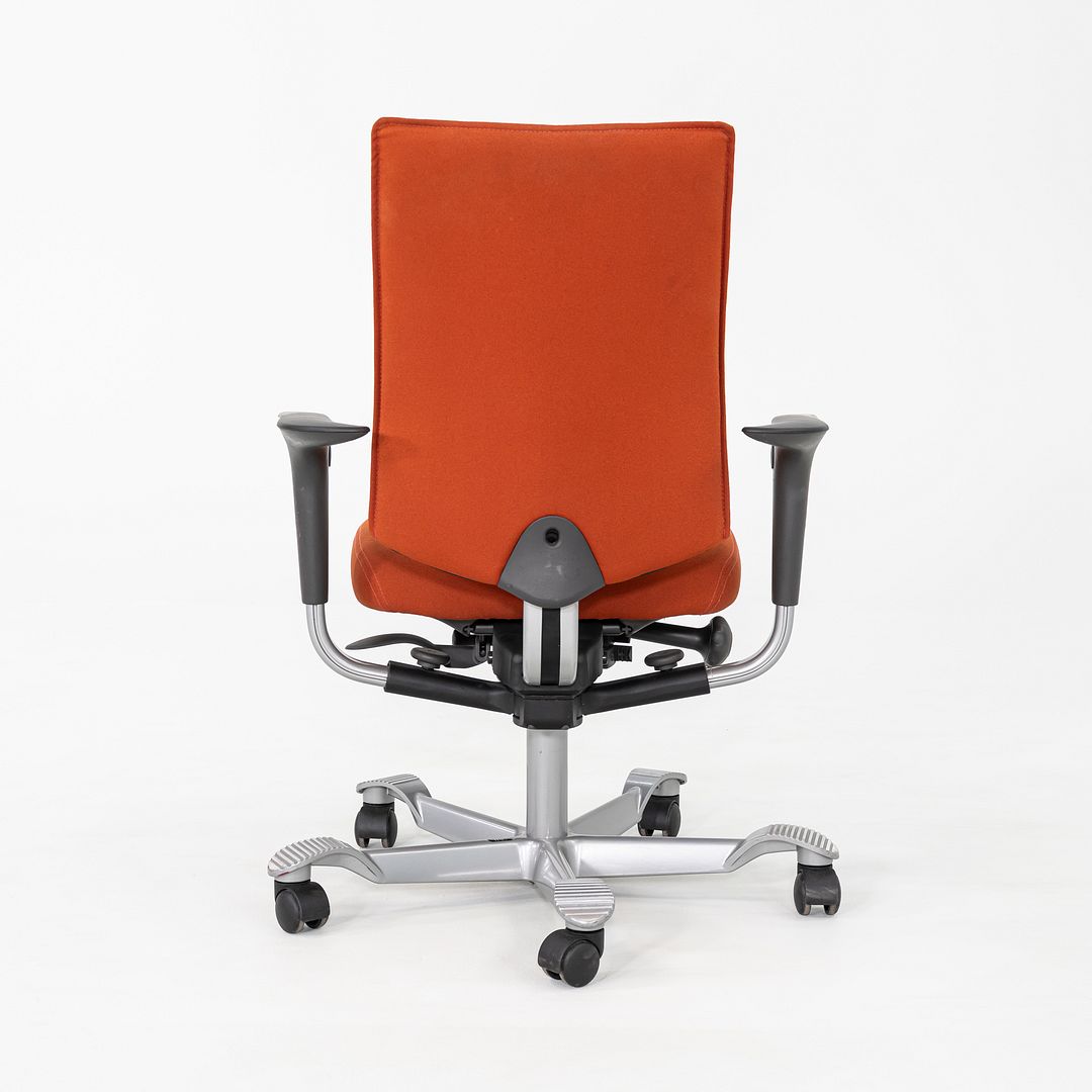 H05 Desk Chair