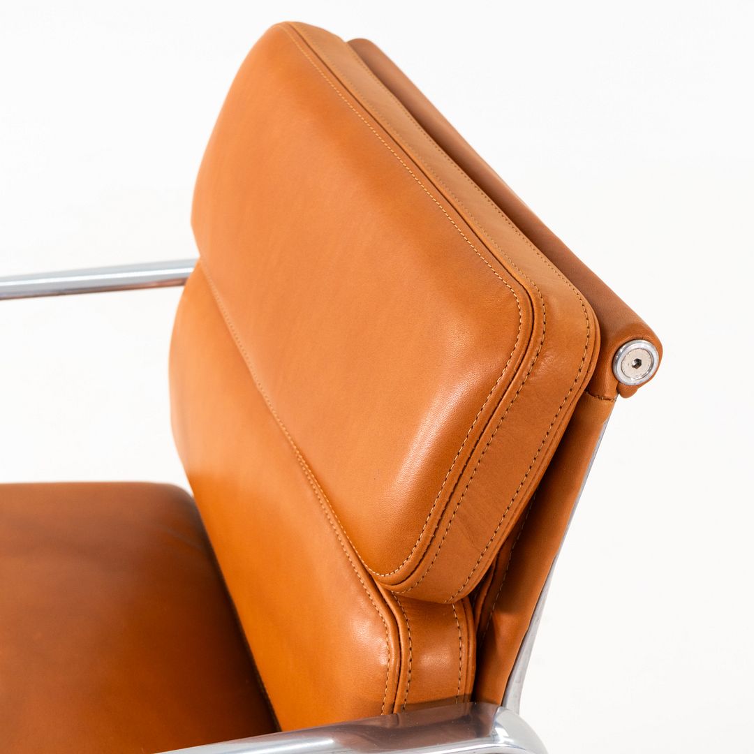 Soft Pad Management Chair, EA435