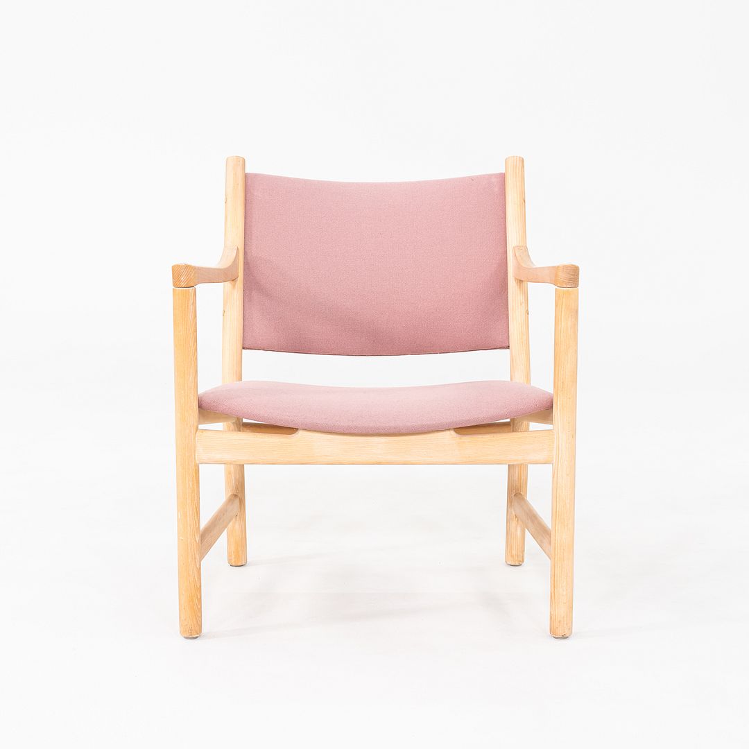 CH-52 Lounge Chair