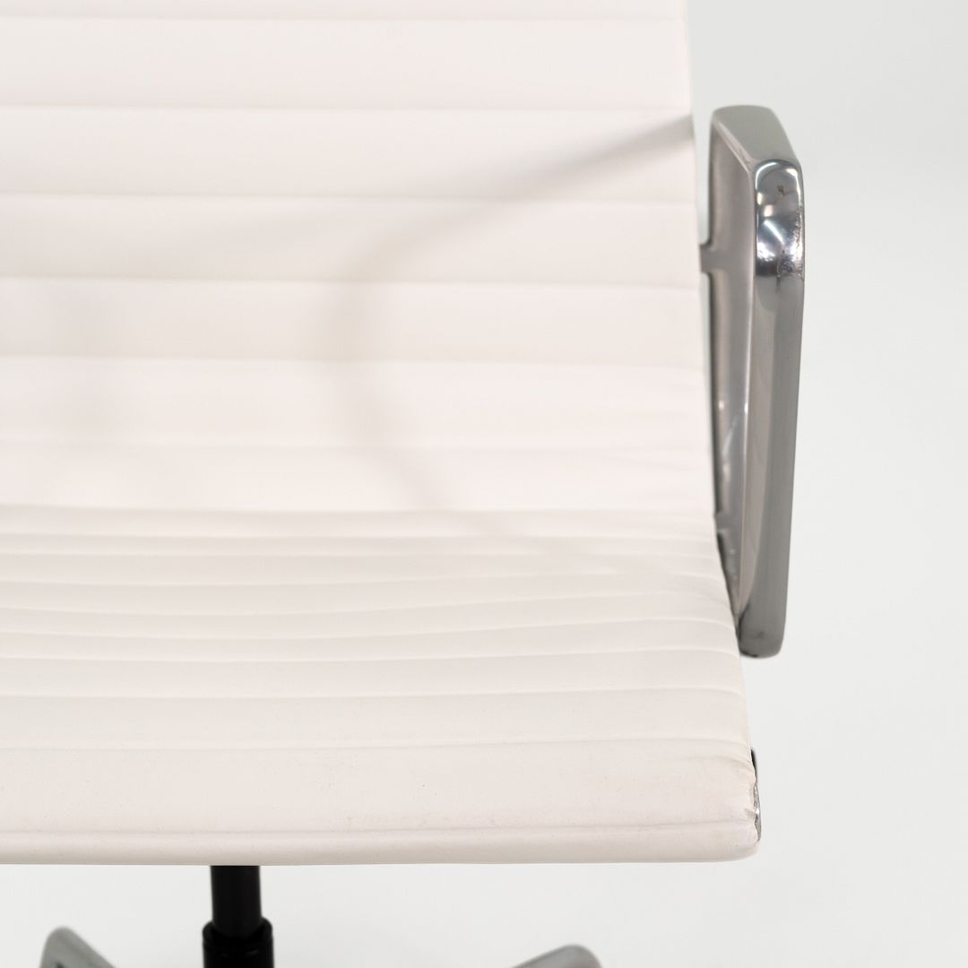 Aluminum Group Management Desk Chair, Model EA335