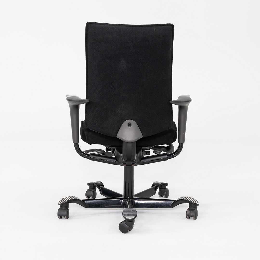 H05 Desk Chair