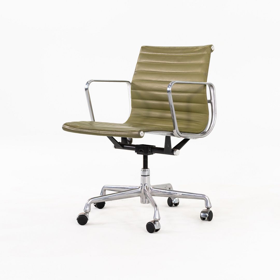 Aluminum Group Management Desk Chair, Model EA335