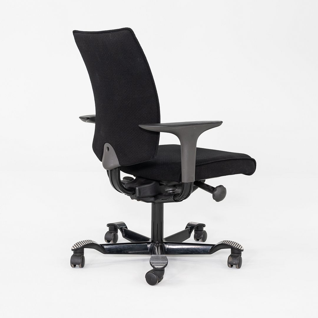 H05 Desk Chair