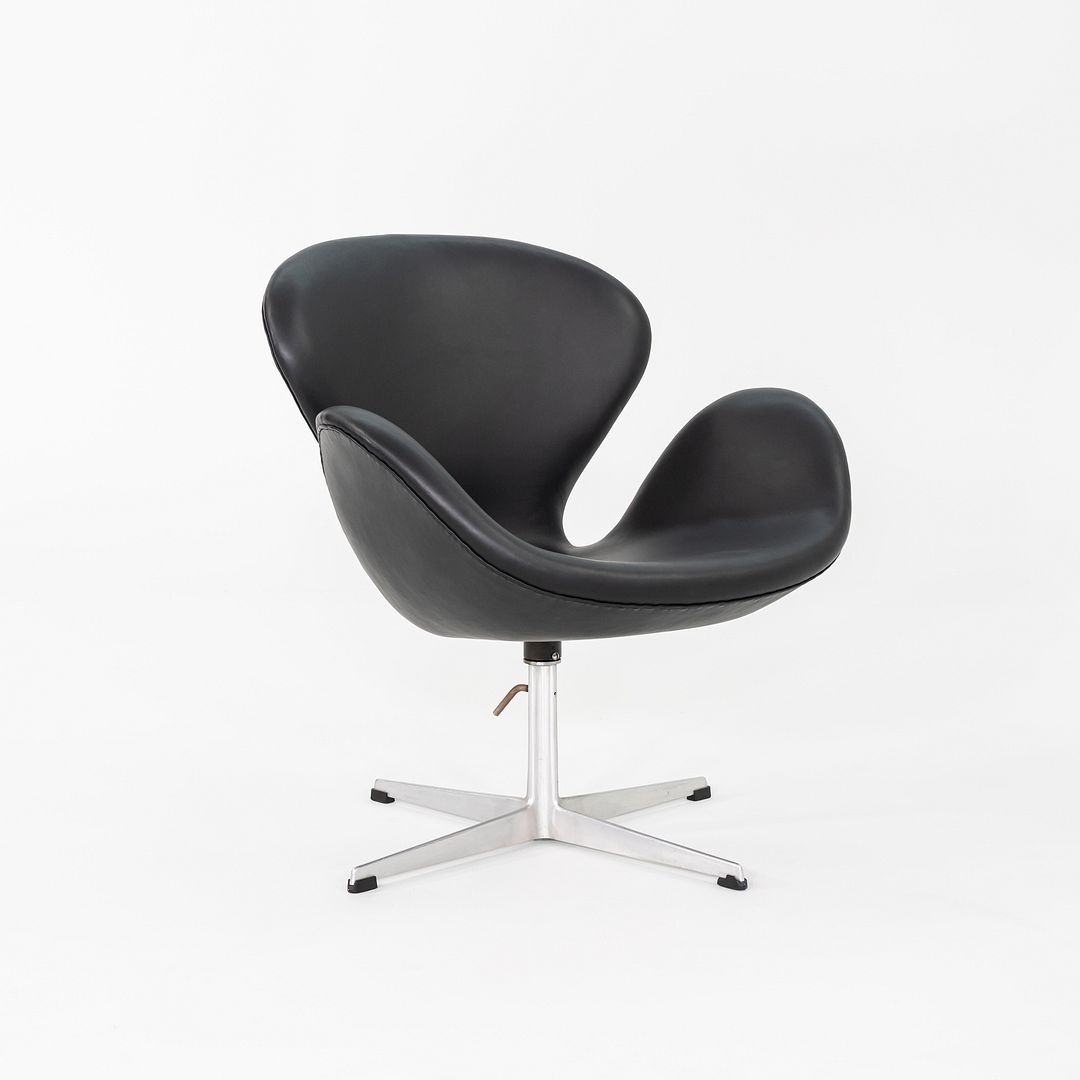 Swan Chair, Model 3320