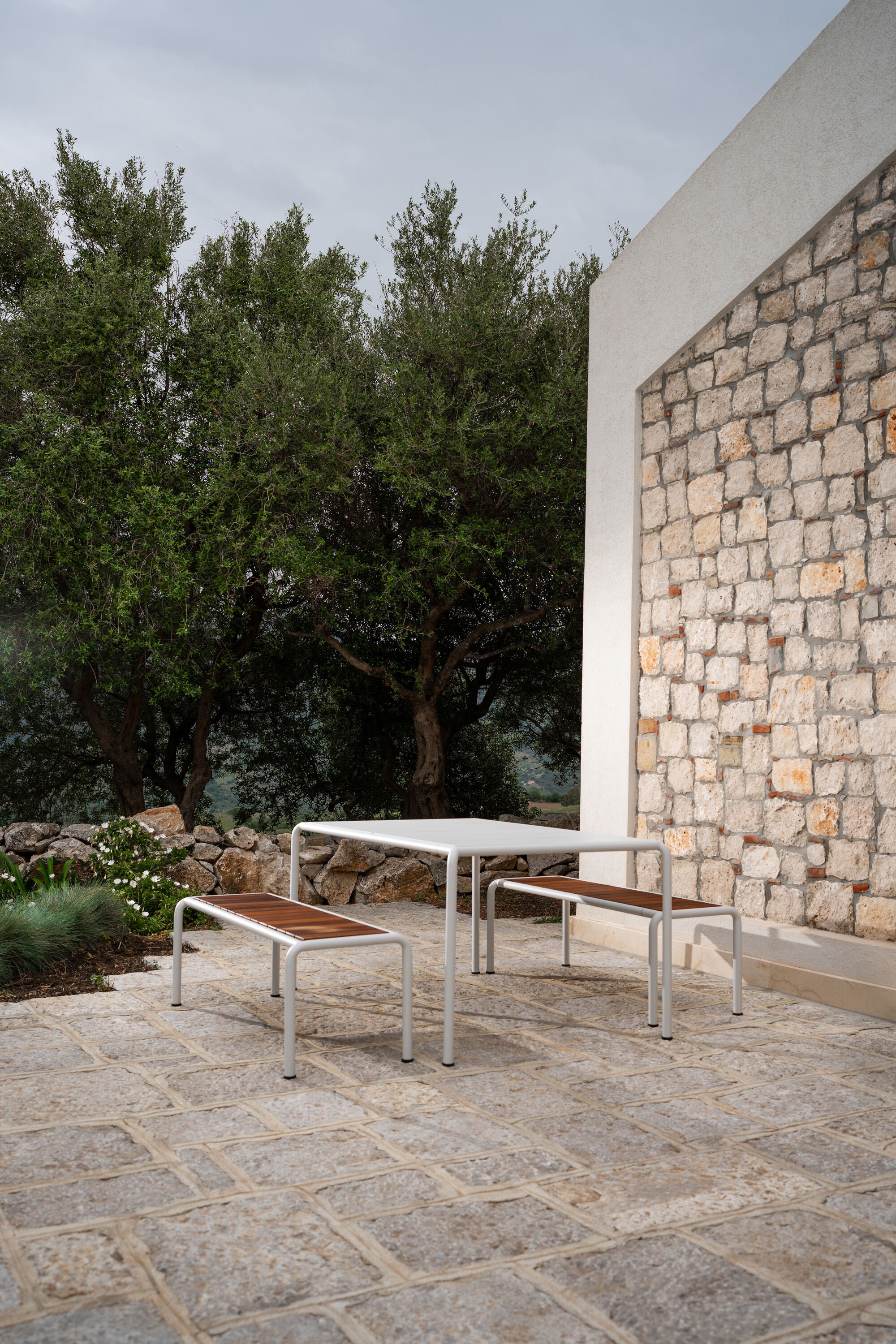 Avanti Bench