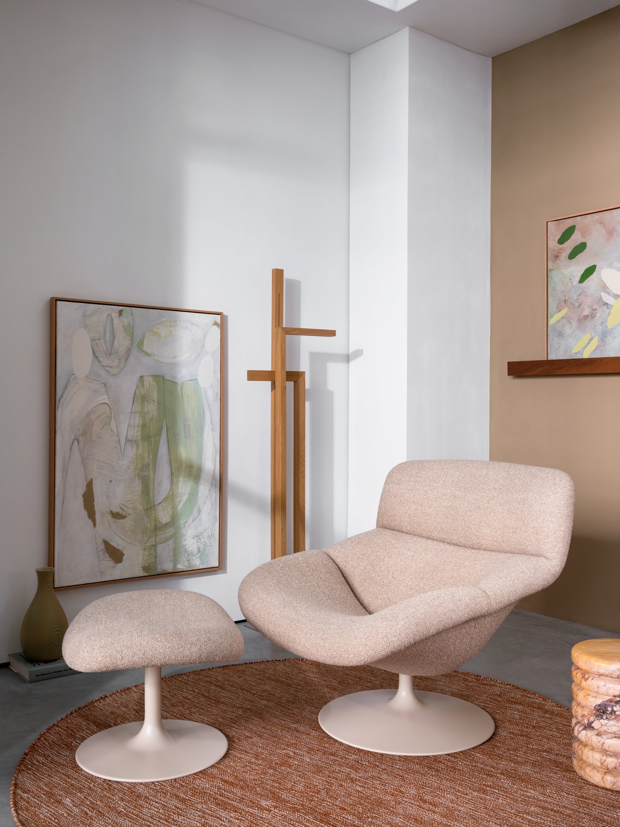 F518 Lounge Chair and Ottoman