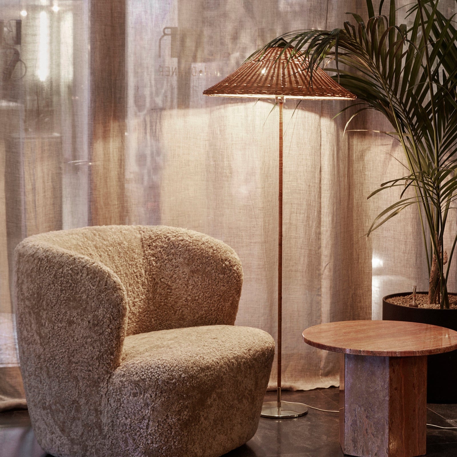 9602 Floor Lamp