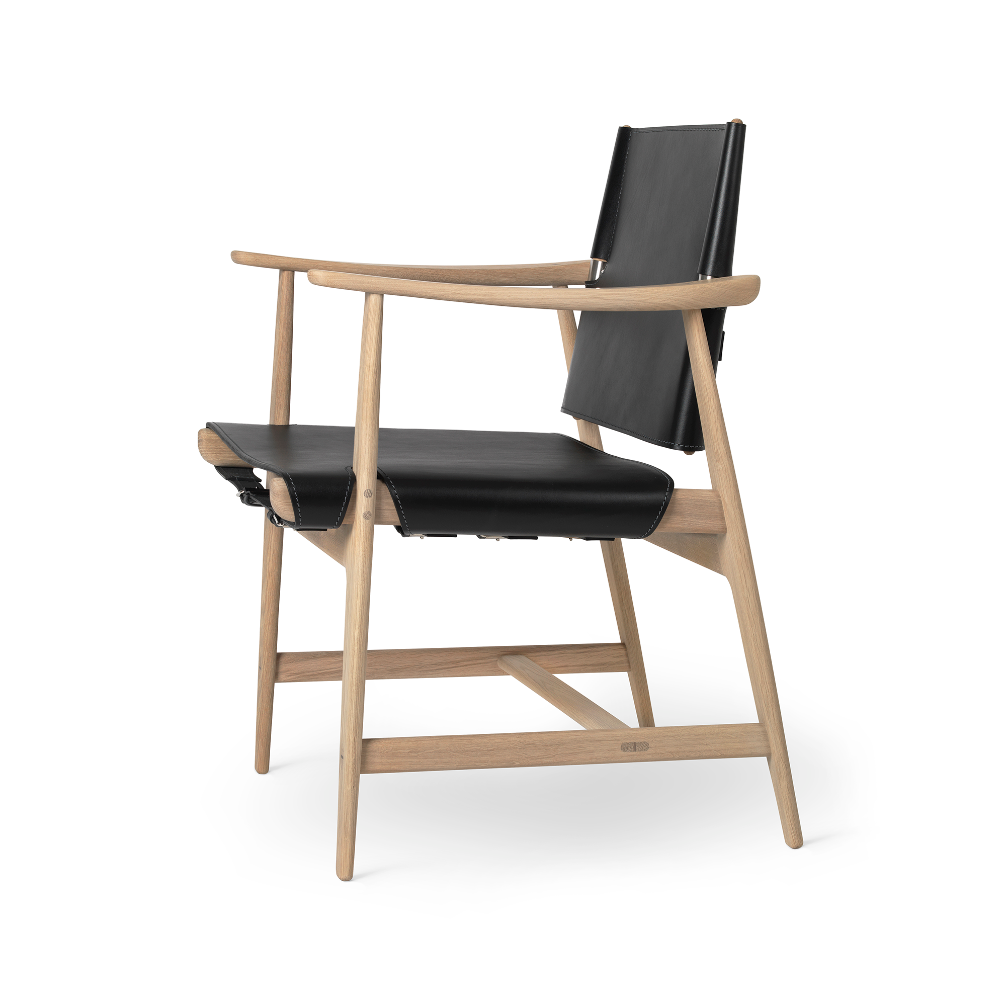 BM1106 Huntsman Chair