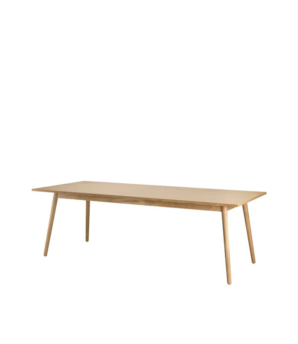 C35C Dining Table — Nature Lacquered Oak