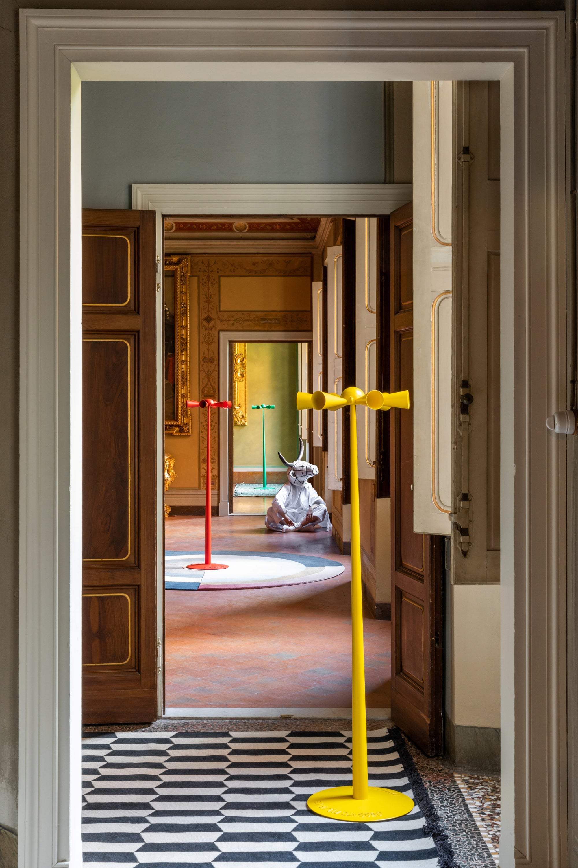 Cessato Allarme Clothes Stand
