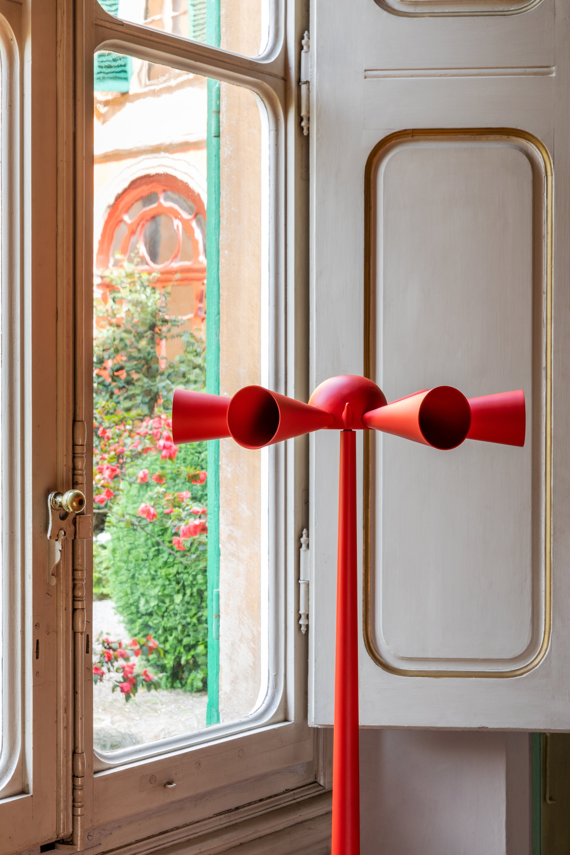 Cessato Allarme Clothes Stand