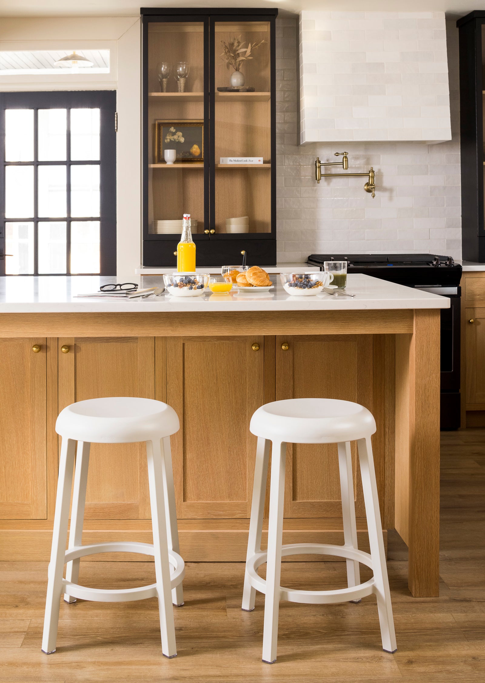Za Bar and Counter Stool