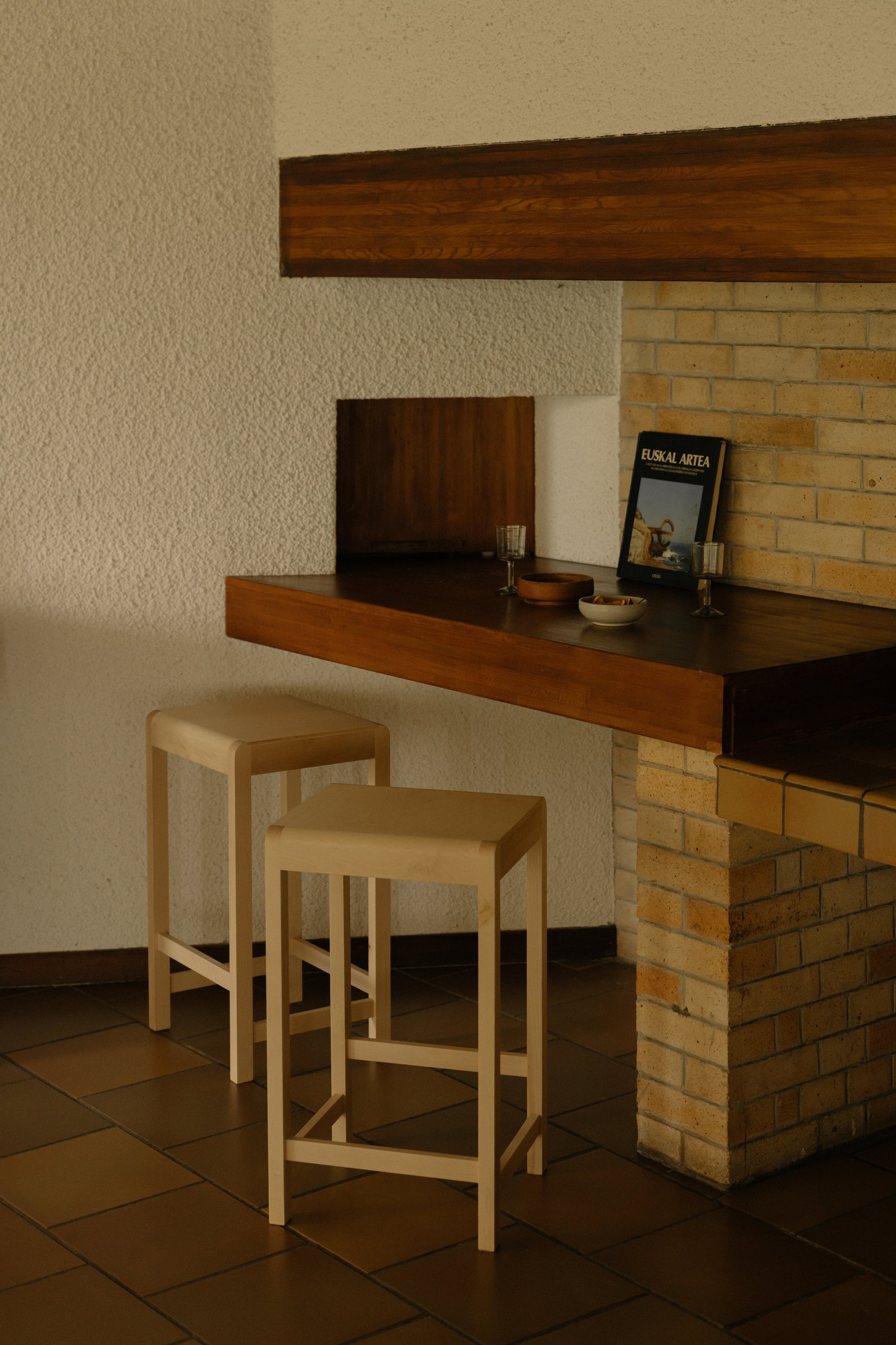 01 Bar and Counter Stool