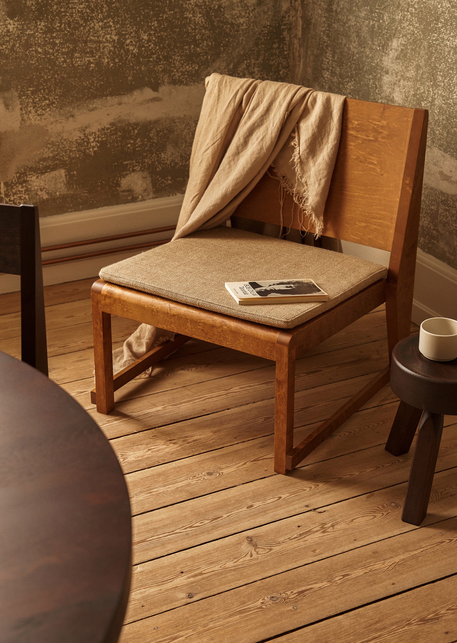 01 Easy Chair