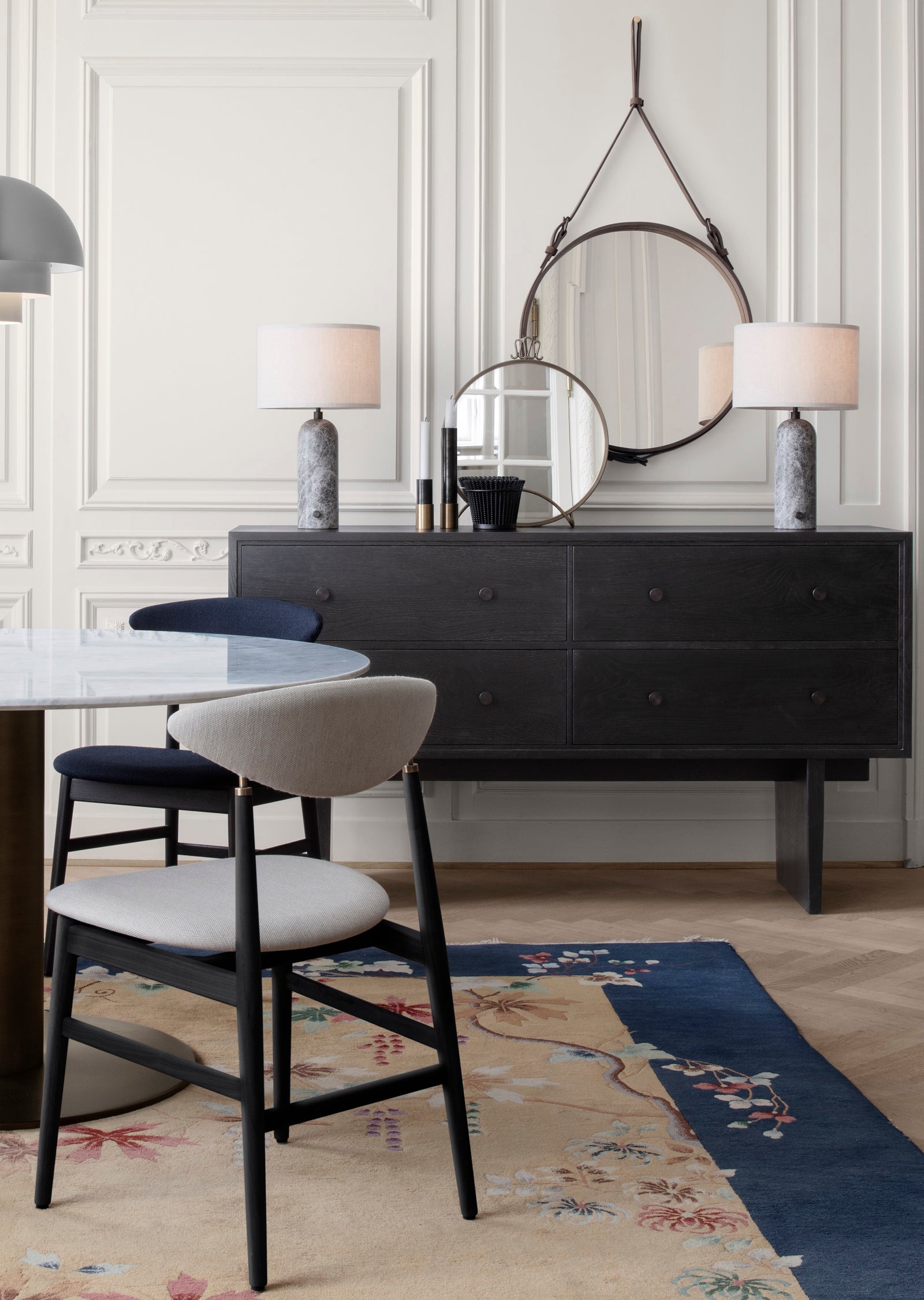 Gravity Table Lamp