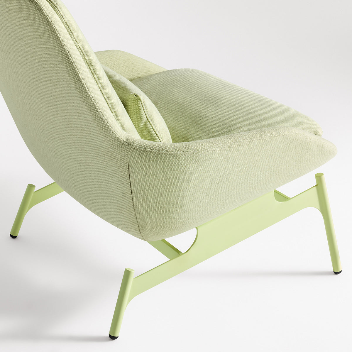 Field Lounge Chair