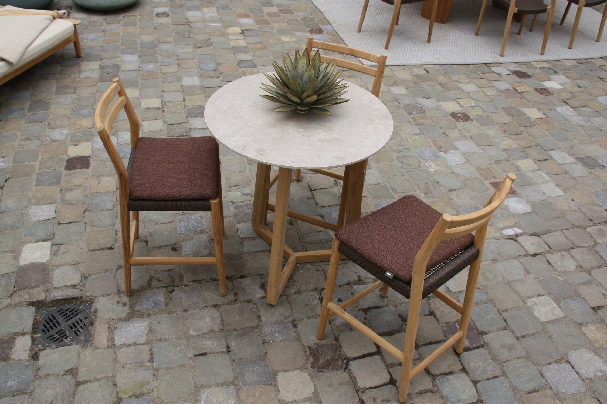 Atrani Bar Table
