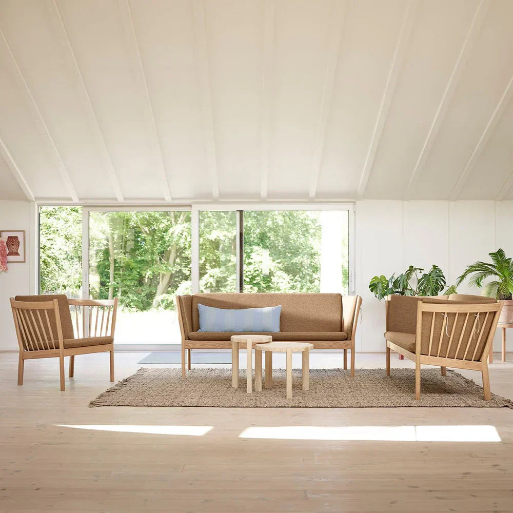 J146 Armchair — Nature Lacquered Oak / Brown