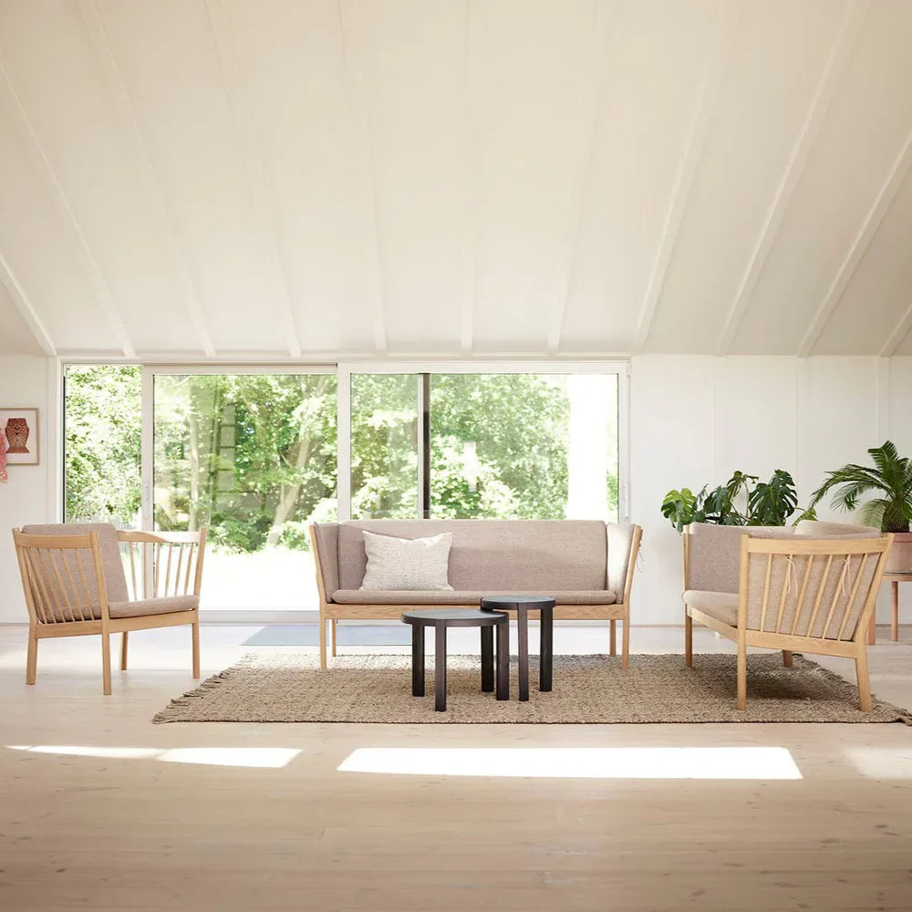 J146 Armchair — Nature Lacquered Oak / Light Grey