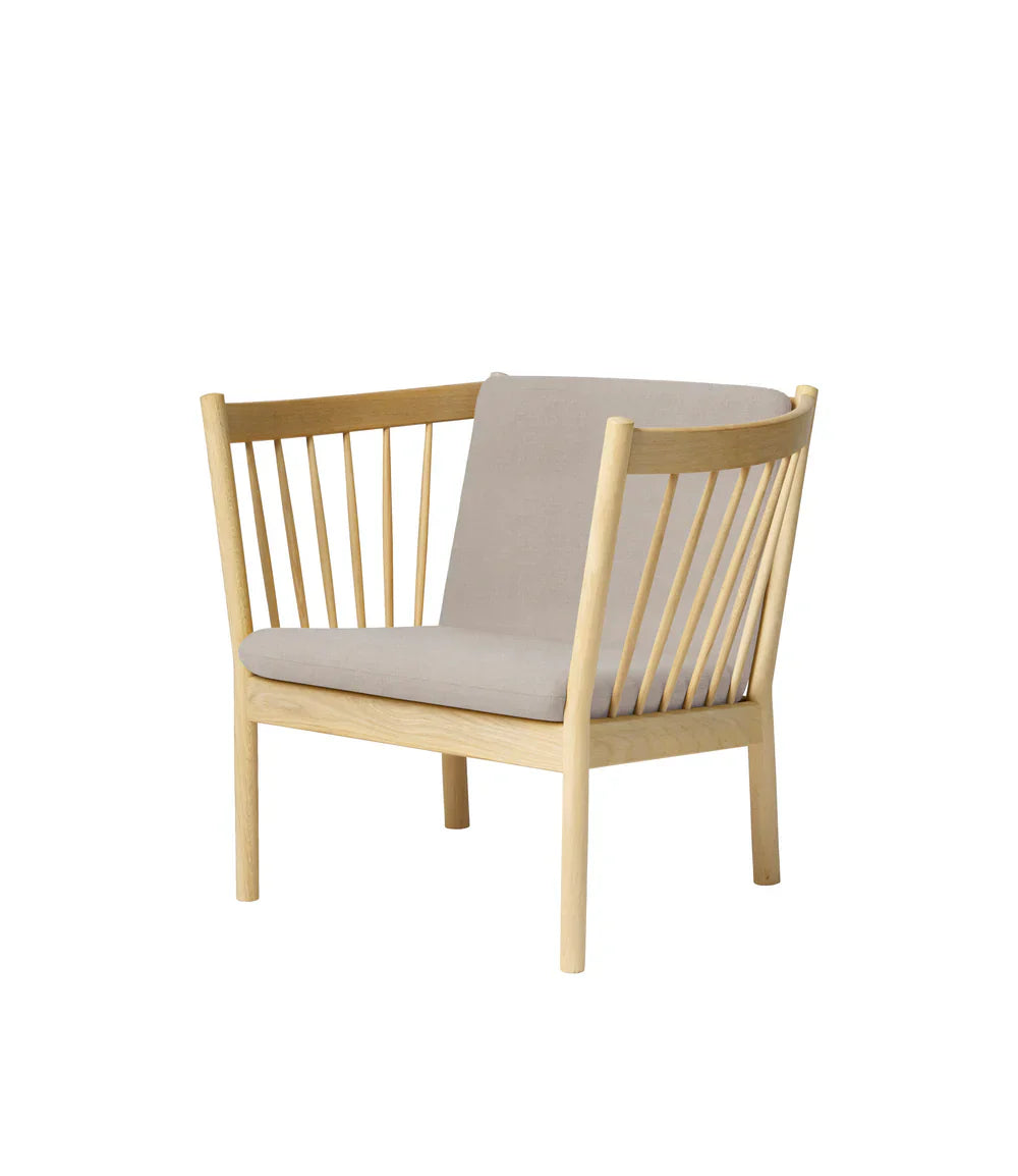 J146 Armchair — Nature Lacquered Oak / Beige