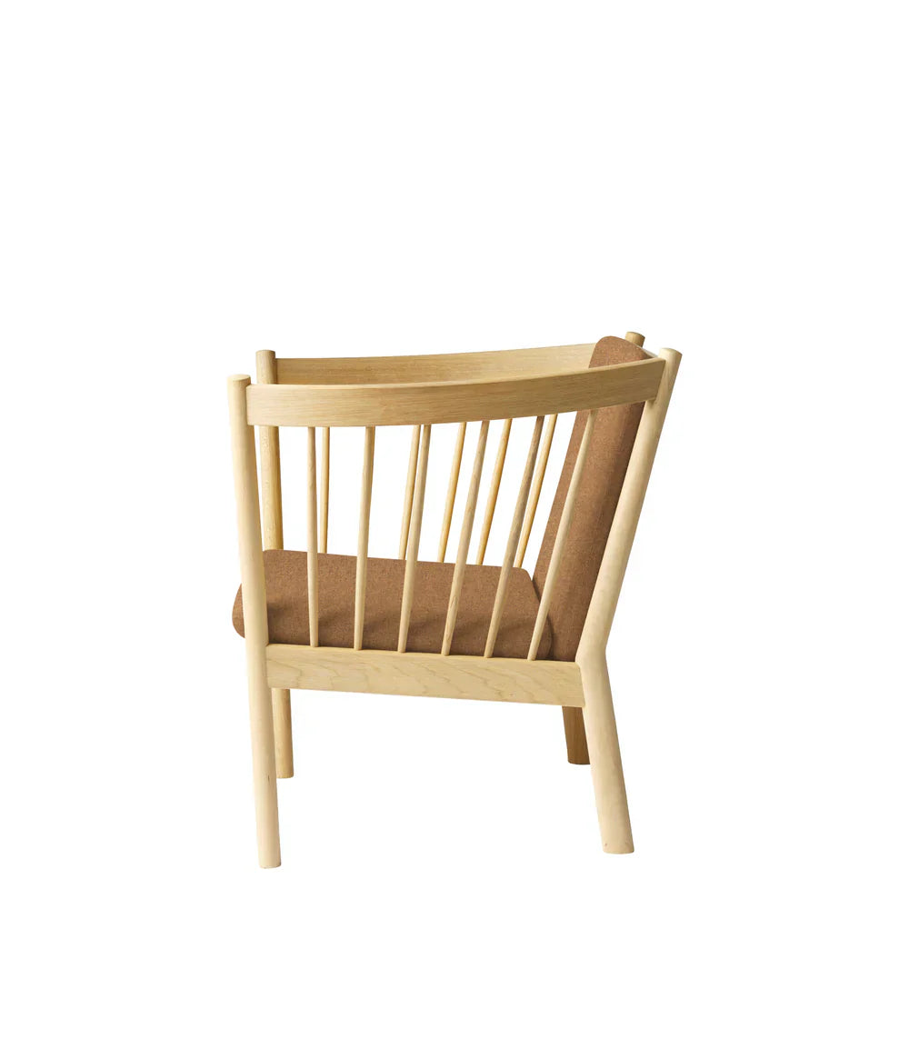 J146 Armchair — Nature Lacquered Oak / Brown