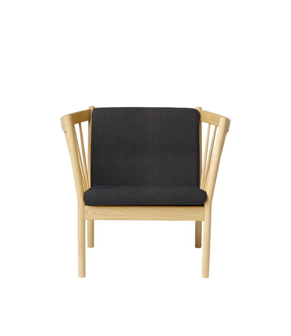 J146 Armchair — Nature Lacquered Oak / Dark Grey