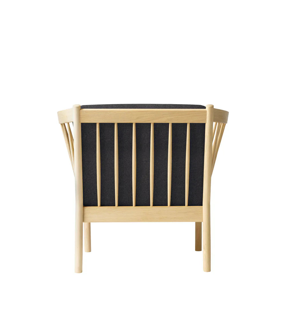 J146 Armchair — Nature Lacquered Oak / Dark Grey