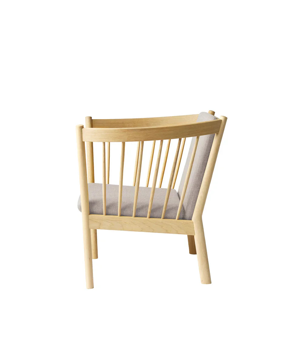 J146 Armchair — Nature Lacquered Oak / Light Grey