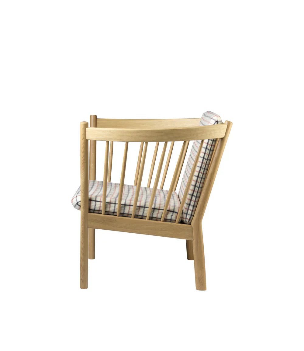 J146 Armchair — Nature Lacquered Oak / Red