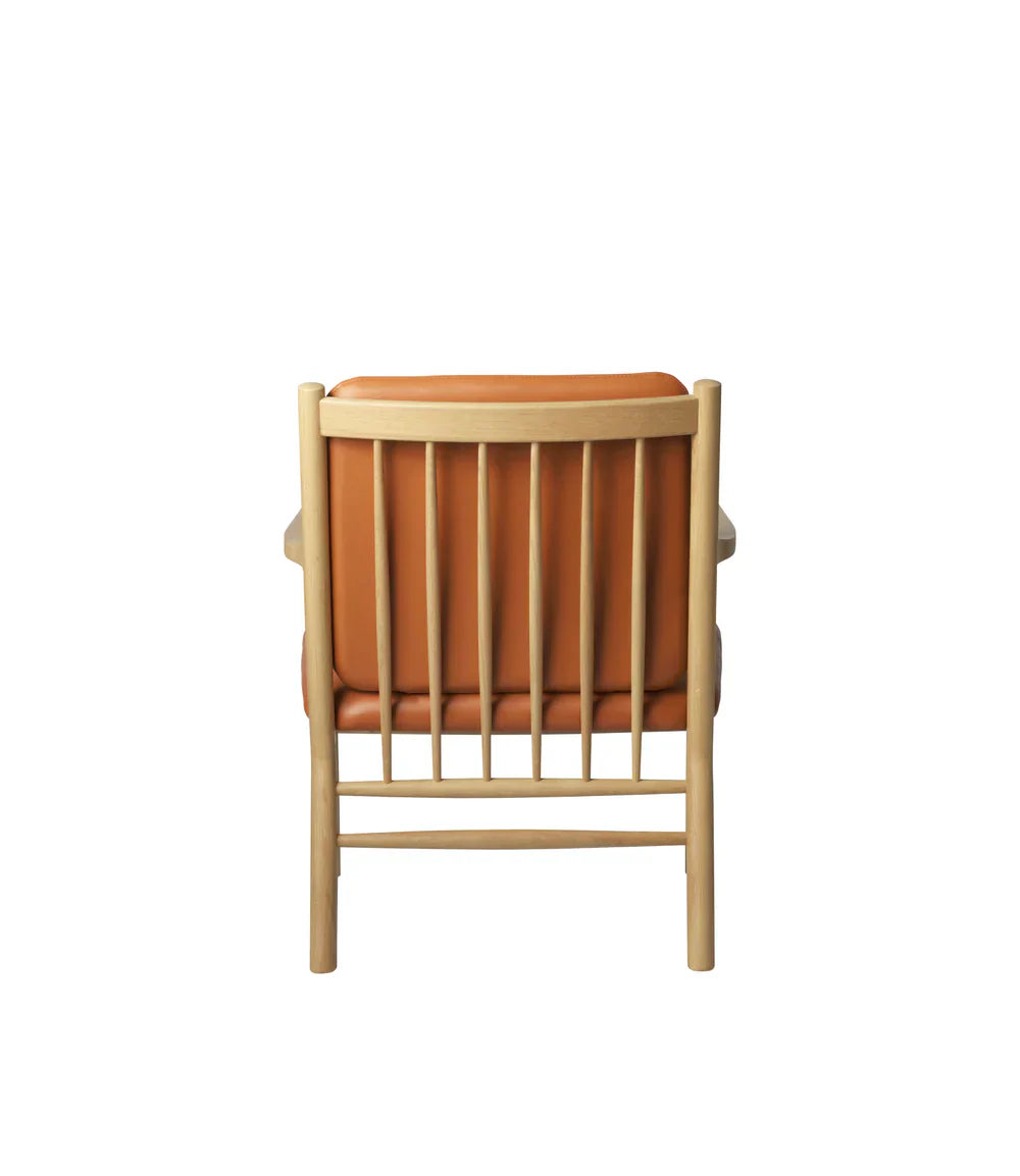 J147 Armchair — Nature Lacquered Oak/Cognac Leather