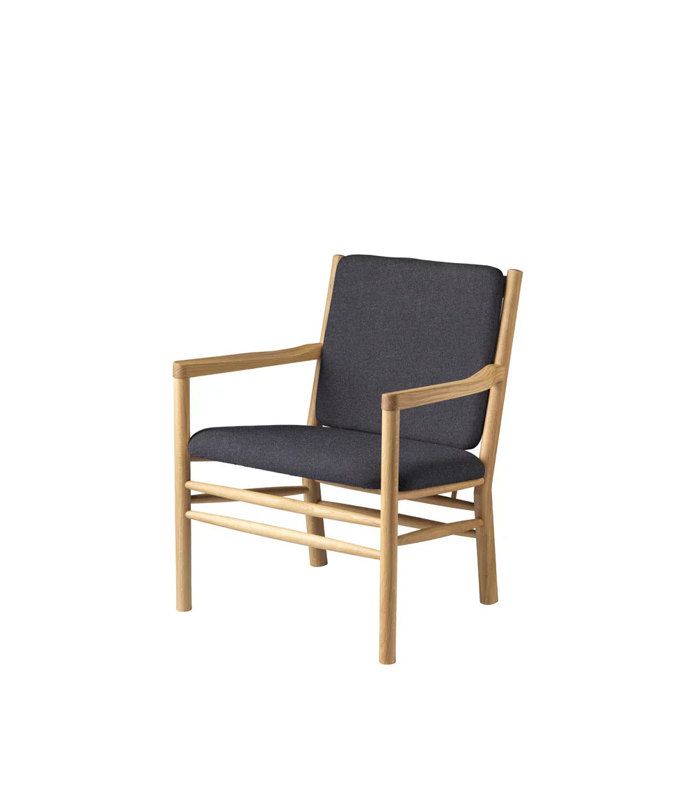J147 Armchair — Nature Lacquered Oak/Dark Grey